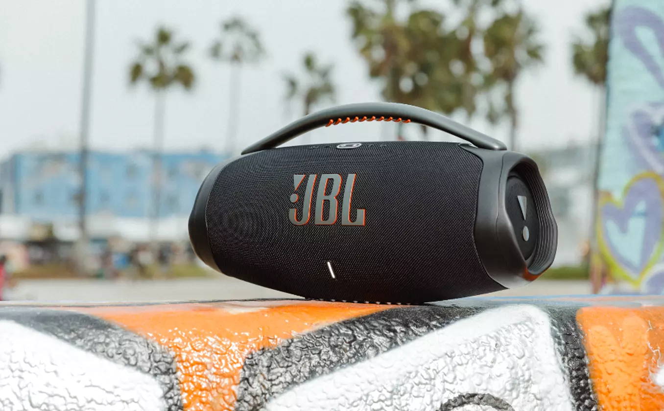 JBL Boombox 3 Black | Покупайте в фирменном интернет магазине JBL by Harman